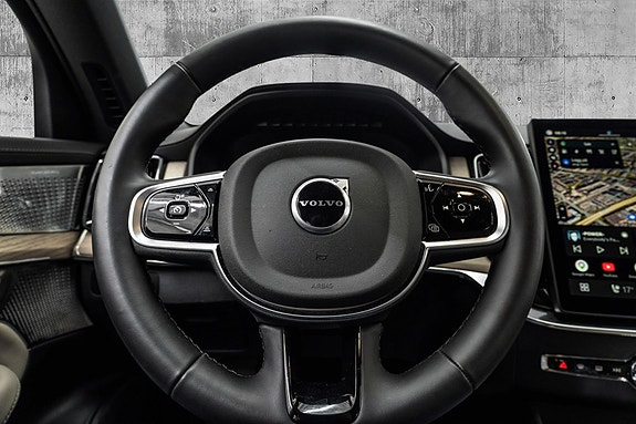 Volvo XC90 17 of 30