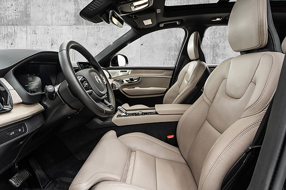 Volvo XC90 11 of 30