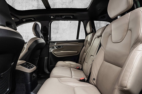 Volvo XC90 14 of 30
