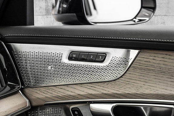 Volvo XC90 24 of 30