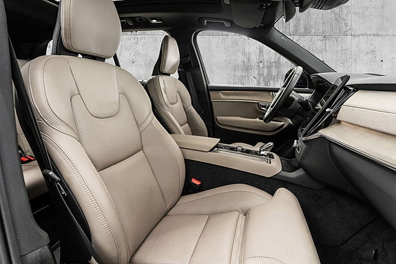 Volvo XC90 27 of 30
