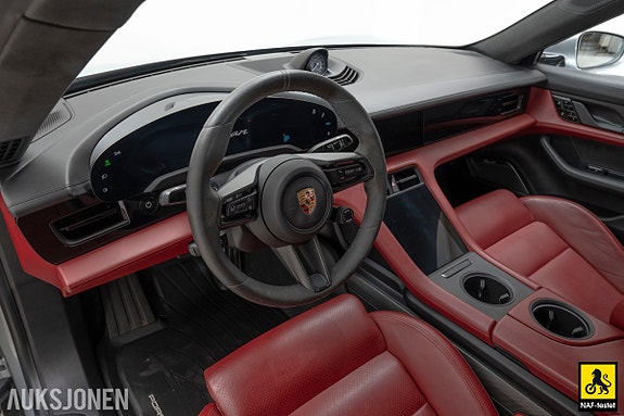 Porsche Taycan 8 of 30
