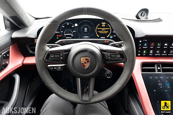 Porsche Taycan 27 of 30