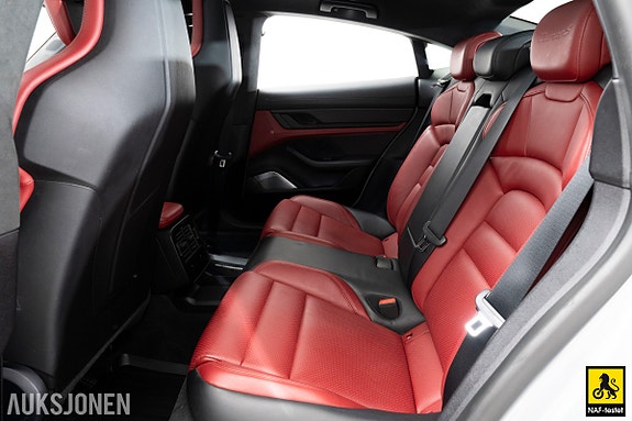 Porsche Taycan 11 of 30
