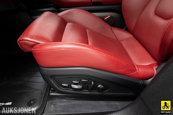 Porsche Taycan 10 of 30