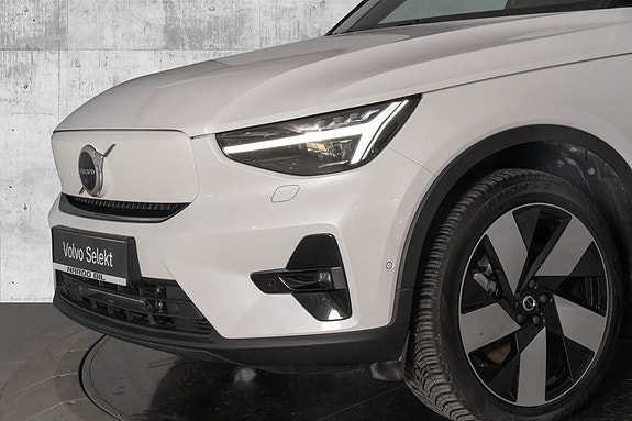 Volvo XC40 8 of 30