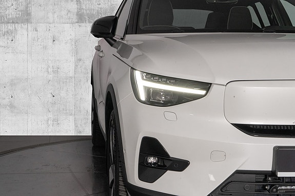 Volvo XC40 6 of 30