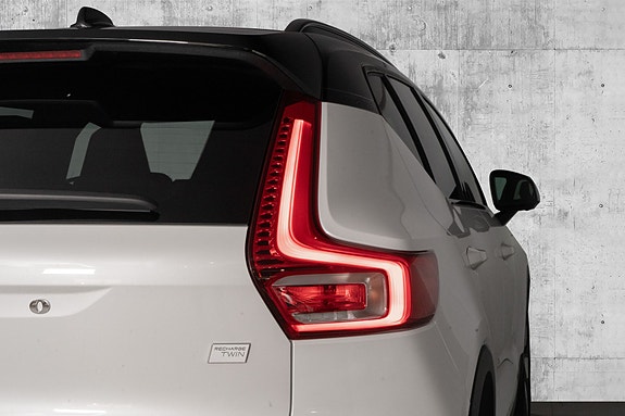 Volvo XC40 12 of 30