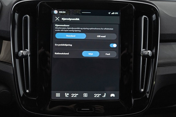 Volvo XC40 30 of 30