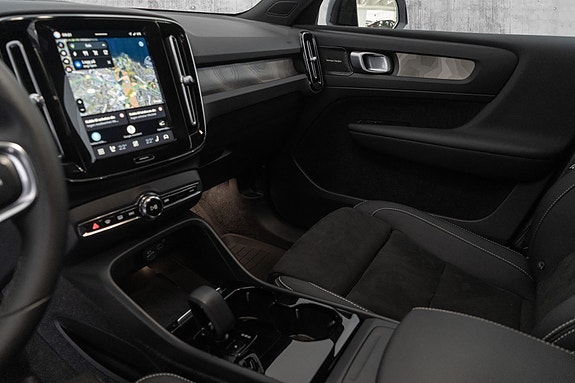 Volvo XC40 17 of 30