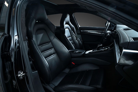 Porsche Panamera 16 of 26