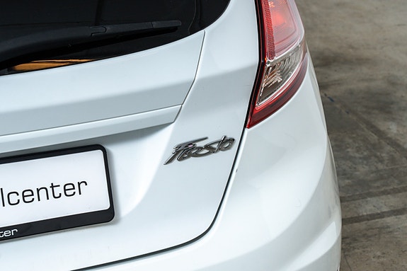 Ford Fiesta 10 of 27