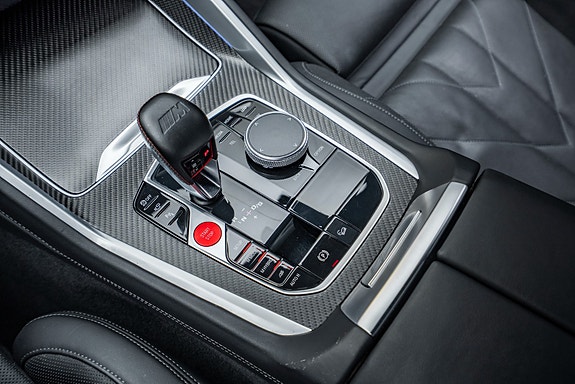 BMW XM 17 of 26