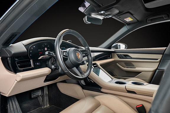 Porsche Taycan Cross Turismo 9 of 27
