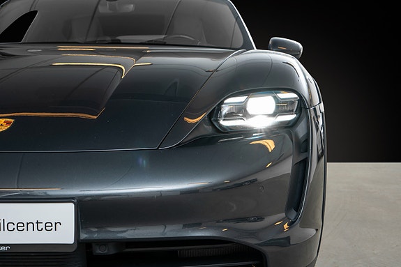 Porsche Taycan Cross Turismo 3 of 27