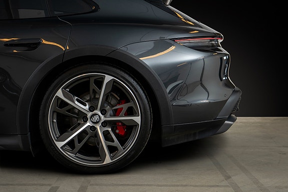 Porsche Taycan Cross Turismo 6 of 27