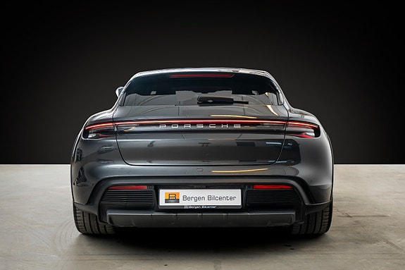 Porsche Taycan Cross Turismo 8 of 27