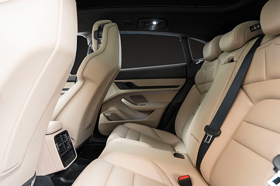 Porsche Taycan Cross Turismo 13 of 27