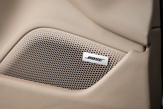 Porsche Taycan Cross Turismo 16 of 27