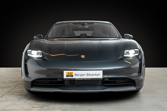 Porsche Taycan Cross Turismo 2 of 27