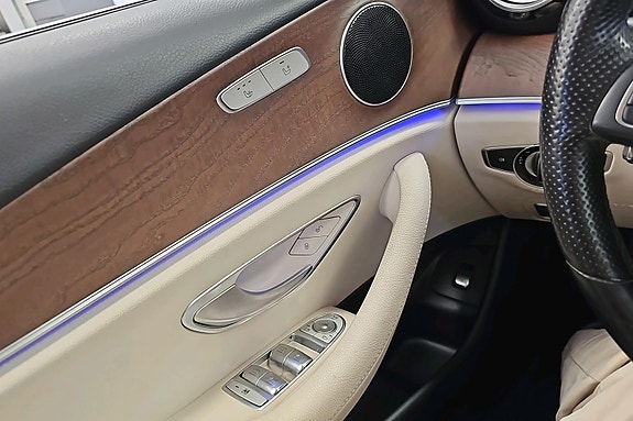 Mercedes-Benz E220 d 17 of 25