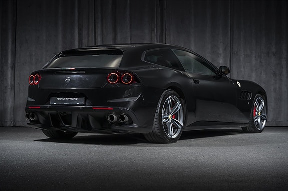 Ferrari GTC4Lusso 5 of 30