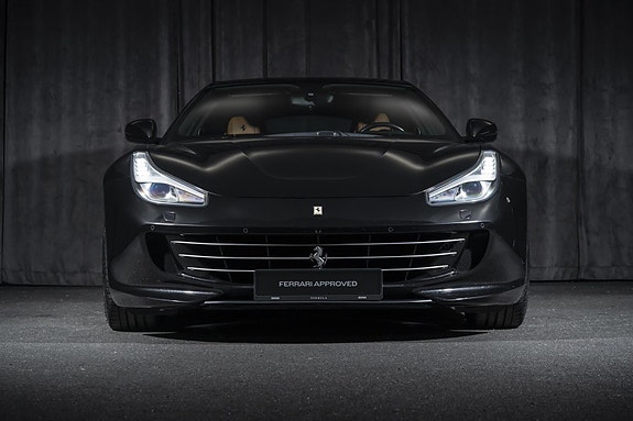 Ferrari GTC4Lusso 8 of 30