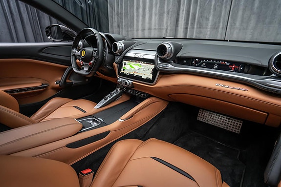 Ferrari GTC4Lusso 29 of 30