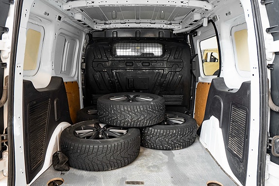 Ford Transit Connect 9 of 22