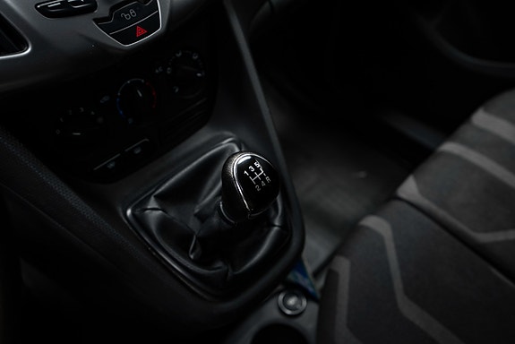 Ford Transit Connect 16 of 22