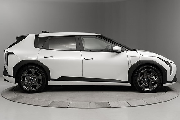 Kia EV4 5 of 30