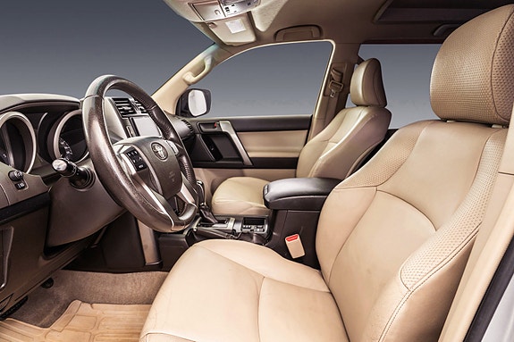 Toyota Land Cruiser 26 of 30