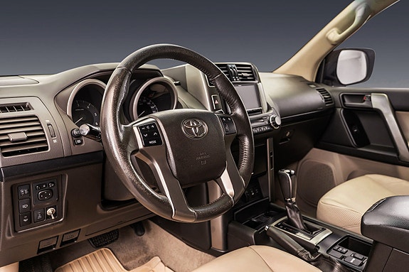 Toyota Land Cruiser 30 of 30