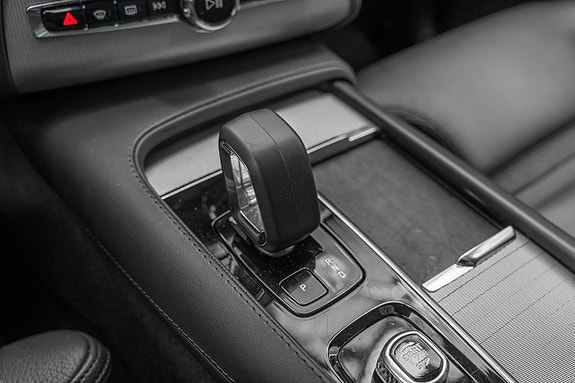Volvo XC90 24 of 30