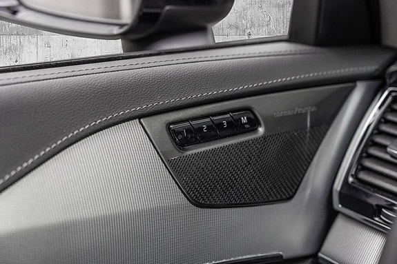 Volvo XC90 16 of 30