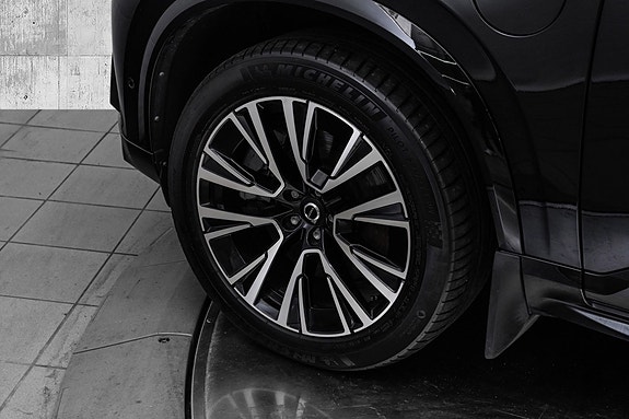Volvo XC90 11 of 30