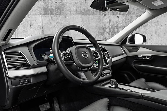 Volvo XC90 13 of 30