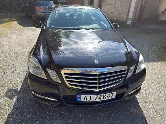 Mercedes-Benz E220 d 2 of 22