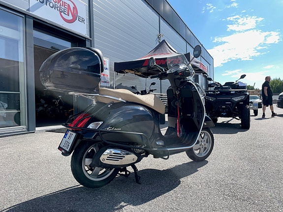Piaggio VESPA GTS125 Sort med toppboks/vindskjerm/baggasjebrett 2 of 8