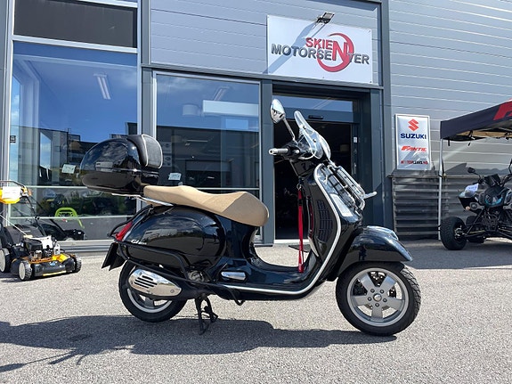 Piaggio VESPA GTS125 Sort med toppboks/vindskjerm/baggasjebrett 6 of 8