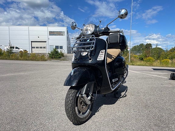 Piaggio VESPA GTS125 Sort med toppboks/vindskjerm/baggasjebrett 4 of 8