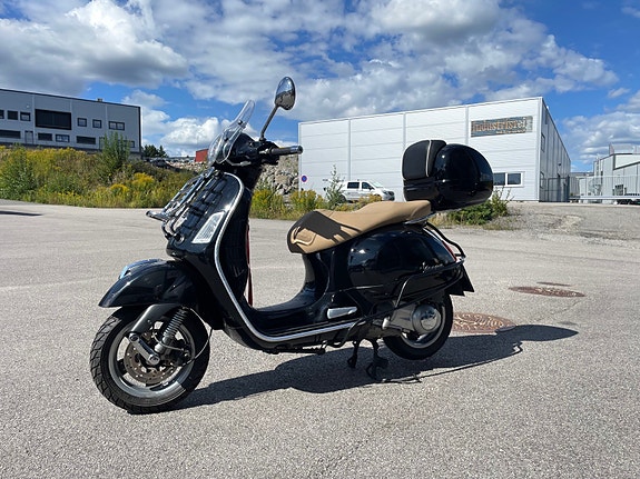Piaggio VESPA GTS125 Sort med toppboks/vindskjerm/baggasjebrett 3 of 8