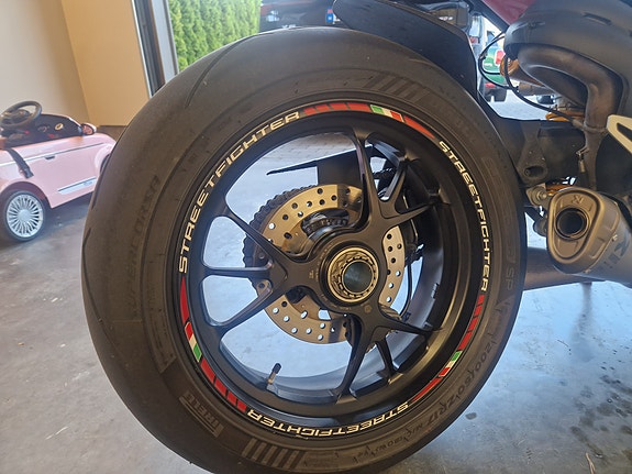 Ducati Streetfighter V4 S 15 of 24