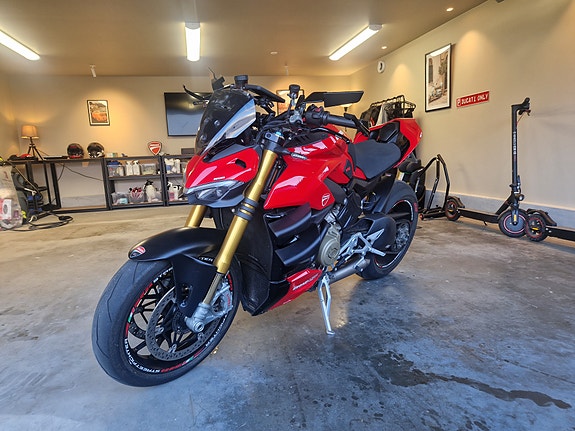 Ducati Streetfighter V4 S 7 of 24