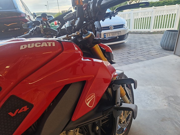 Ducati Streetfighter V4 S 11 of 24