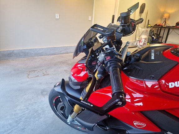 Ducati Streetfighter V4 S 9 of 24
