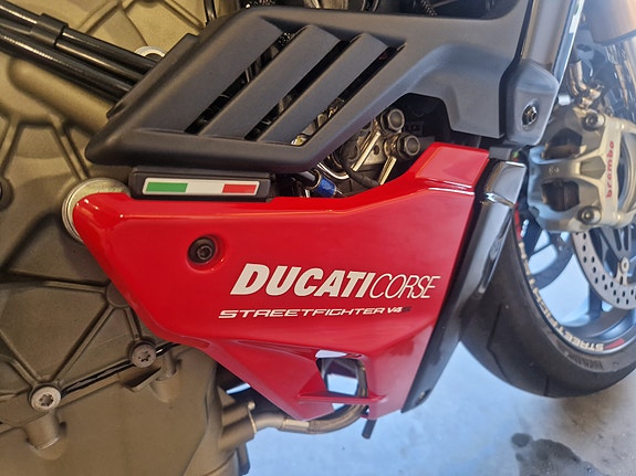 Ducati Streetfighter V4 S 13 of 24
