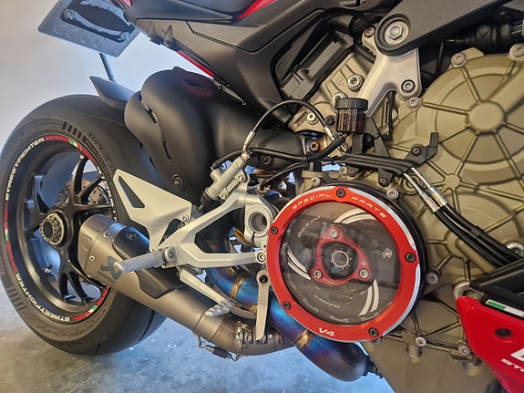 Ducati Streetfighter V4 S 14 of 24