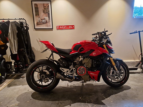 Ducati Streetfighter V4 S 2 of 24