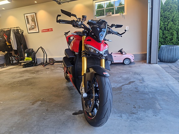 Ducati Streetfighter V4 S 6 of 24
